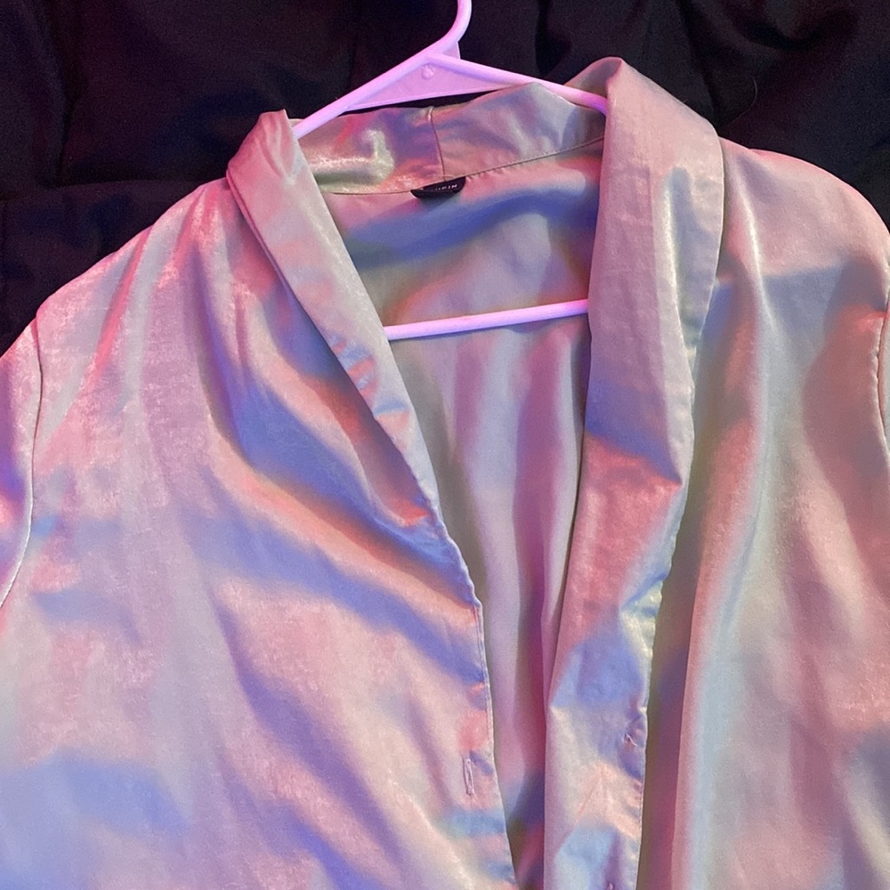 blouse - Picture 2 of 3